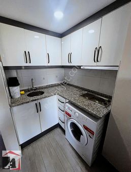 Ana Cadde Üstü Durak Yani Kiralık