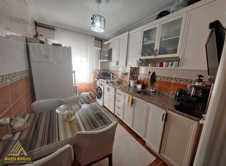 Arzu Emlak'tan Gazi Mah.satılık 3+1 120m² Ara Kat Daire