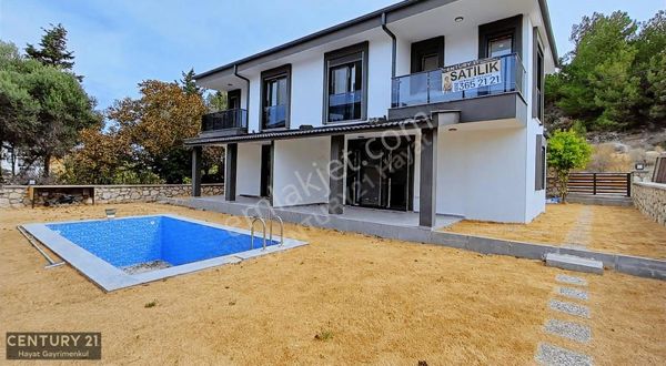 Mordoğan 'da Havuzlu Butik Site İcerisinde Sıfır Dubleks Villa