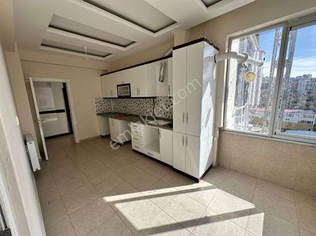 Amazon'dan Üngüt Ptt Arkası Civarında 3+1 Fırsat Kiralık Daire !