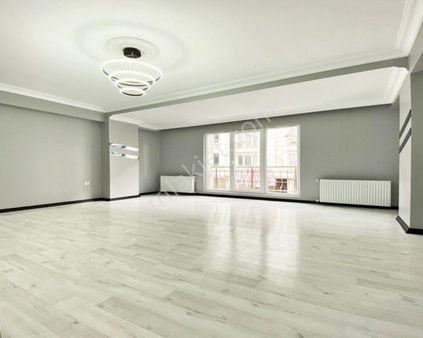 Bahçeşehir Lokasıyonda Sıfır 3+1 Şık Tasarımlı Daire