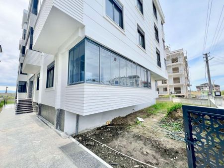 ✅✅alçınar Emlaktan Cam Balkonlu K.otoparklı Geniş 1+1 ✅✅