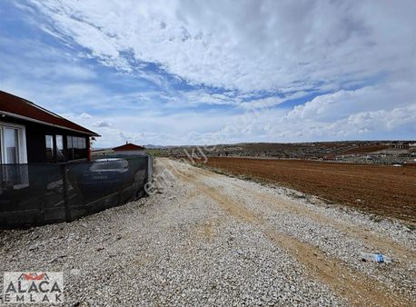 Aydıncık 'da Çok İyi Konumda 250 Metrekare Bahçe