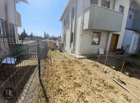 İki Tapu Tek Fiyat.müstakil Bahçeli Villa Ve 333m2 Arsa.