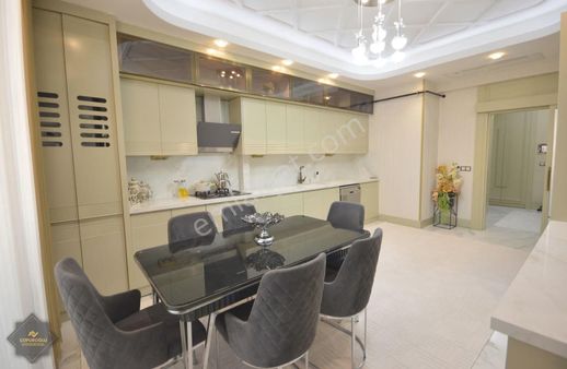 Site İçerisinde Fark Yaratan Özel Mimarisi İle 4+1 Modern Daire