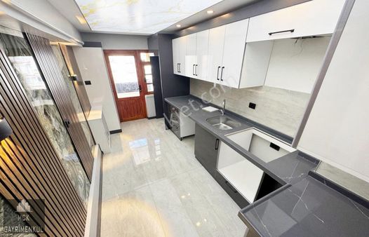 Mck'dan Bölük Caddesi'nde Full Yapılı Ara Katta 3+1 Daire!!