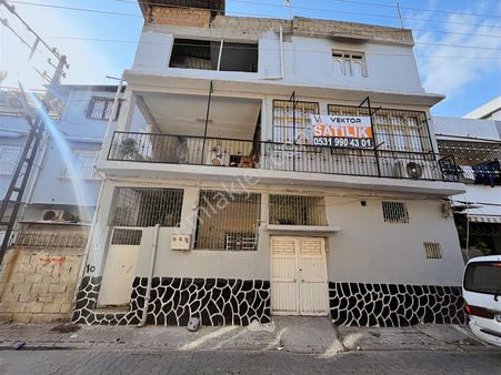 Adana Yüreğir Cumhuriyette Satılık 3 Katlı Müstakil Ev