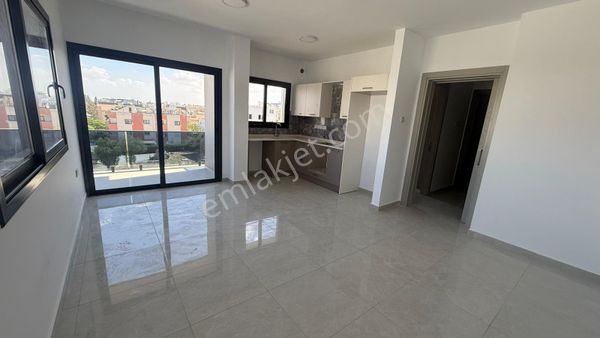 Lefkoşa Küçükkaymaklı’da Ensuit Yatak Odalı Türk Malı Lüks 2+1 Satılık Penthouse !!