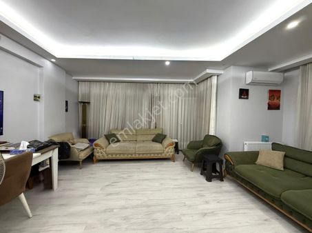 Yenibosna Hürriyet Mahallesinde Satılık 3+1 Daire Güney Cephe İskanlı