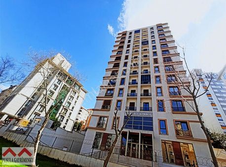 Şerifali Konağı Cadde Üzeri Çift Balkonlu Temiz Kiralık Daire