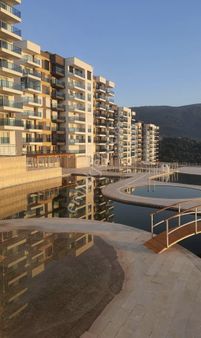 Kuşadası Doğa İçinde Huzur Dolu Havuzlu Sitede Kısmi Eşyalı Daire