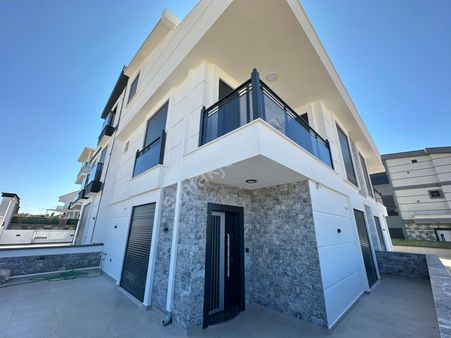 Didimde 3+1 Havuzlu Ultra Lüks Sıfır Villa