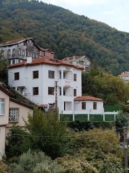 Kastamonu İnebolu Yukarı Hatıpbağı Mahallesi Nde 3 Katlı Satılık Konak