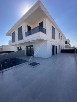 Aydın Didim Hisar Mahallesinde Bitişik Nizam Köşe Havuzlu Ayrı Mutfak Panjurlu Villa