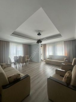 İstanbul Sancaktepe Safa Mah. Satılık 3+1 İskanlı 136 M2 Daire