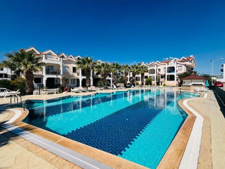 Yeşilkent’te Denize 100 M Mesafede, Havuzlu Satılık 2+1 Daire