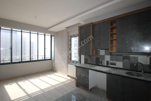 Retro’dan Deniz Manzaralı Site İçi Kartal Yuvası Kiralık 1+1