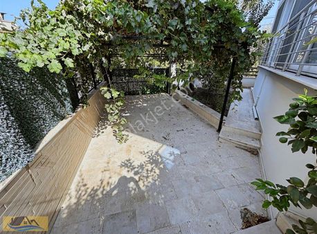 Öz Güven'den Devasa Büyüklükte Malikane Tarzın Da 4+1 Villa