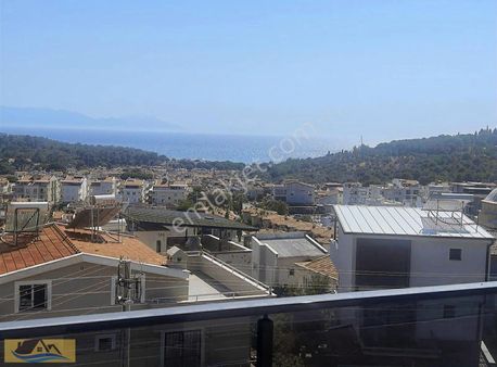 Öz Güven'den Salon'dan Deniz Manzaralı 3+1 Villa