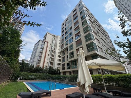 Göztepe'de Masrafsız Merkezi Konum Balkonlu Havuzlu Lüks Daire 3+1 120 M² Net