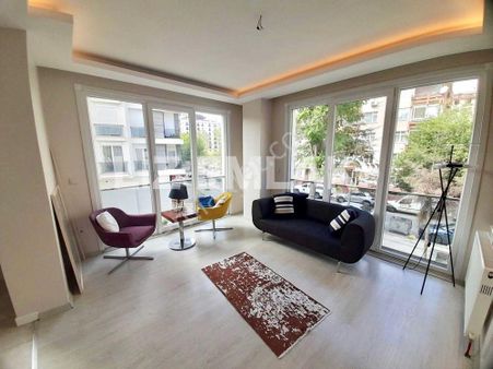 Suadiye Ayşekadın'da Metro Marmaray'a Yakın Genç Binada 2+1