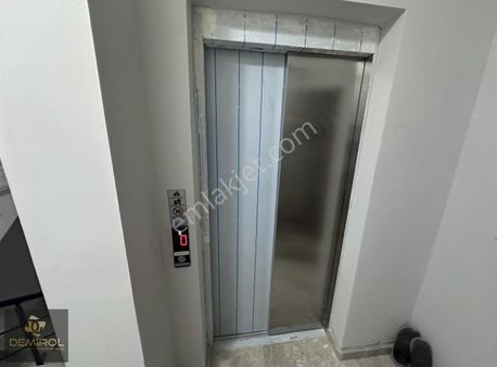"demirol'dan" Altınova'da Oturuma Hazır Çok Kullanşlı 3+1 Daire