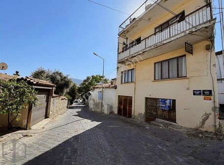 Selçuk Oteller Bölgesinde Pansiyon Ruhsatına Uygun Satılık Bina