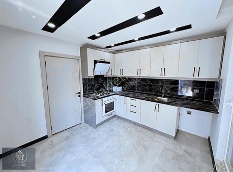 Karşıyaka'da Ara Kat Sıfır İskanlı Asansörlü 110 M2 2+1 Daire