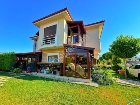 Denize Yakın Havuzlu Site İçinde 3 + 1 Satılık Yazlık