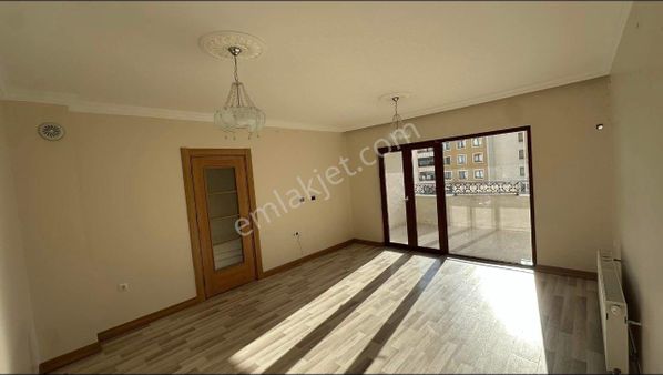 Deniz Gayrimenkul’den Karaköprü Seyrantepe Sarılarda Satılık 2+1 Ara Kat Bakımlı Daire