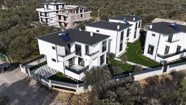 Parstan Zeytinlide Lüks Tasarım Bahçeli Ayrı Mutfaklı 5+1 Villa