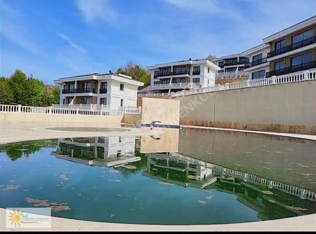 Sapanca'da Göl Manzaralı,havuzlu Sitede 4+2 Tripleks Villa