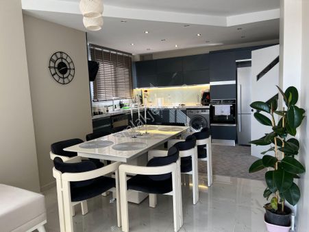 Karataş Cad Memoil Petrol Yakını Satılık 3+1 Daire