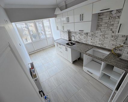 Esenler'de Komple Yenilenmiş 3+1 Işık Alan Fırsat Daire