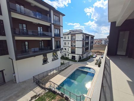 Tekirdağ S.paşa Zafer Mah. Havuzlu Sitede Satılık Lüks 2+1 Daire