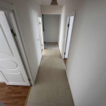 Barbaros Mahallesi'nde Merkezi Konumda Geniş Kiralık 2+1