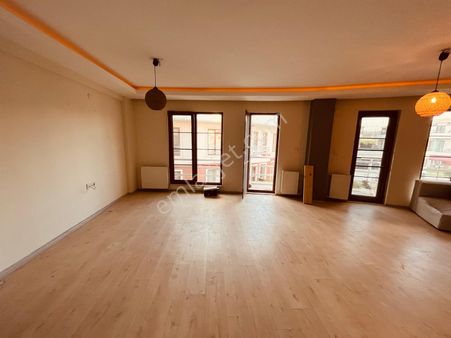 Kocaeli Kartepe Satılık Daire Site İçinde Havuz Manzaralı