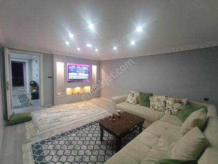 Tek Daire Kat! Geniş Ve Aydınlık 2+1 – Toplu Ulaşıma Çok Yakın