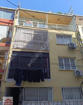 Bayraklı Tepekule Mah 2+1 D.gazlı 85 M2 Teras Kat