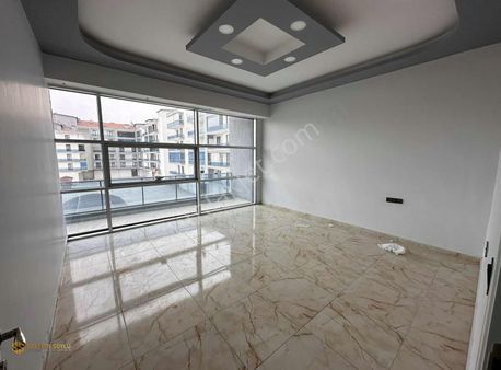 Palabıyıklar Plazada 2+1 Arakat Yapılı 110m2 Satılık Ofis