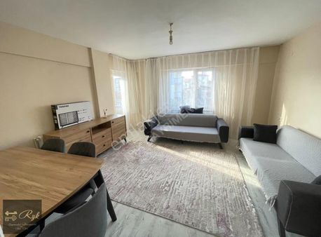 Cadde Üzeri Merkezi Konumda Arakat 2+1 Daire !