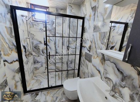 Cadde Üstünde Şehir Merkz.yakın Ayçadan Sıfır 2+1 Giriş Kat Dair