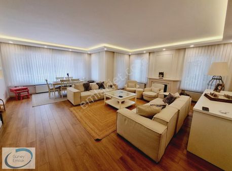 Güney Emlak-saklı Bahçe Konakları'nda Çift Eb. Banyolu 4+1 Giriş