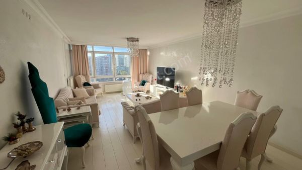 Ataşehir Gardenya Sitesinde Mimar Tadilatlı Muhteşem 3+1 Daire