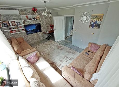 Güneş'de Doğalgazlı Ara Kat Köşe Binada Temiz 2+1