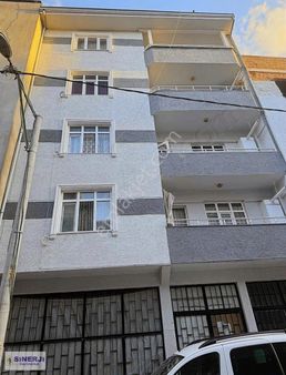 Millet Mahallesinde 4 Daire 1 Dükkan Satılık