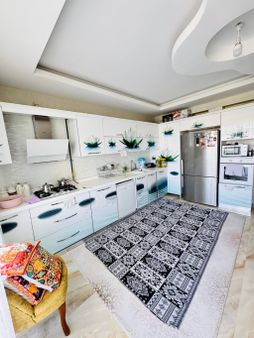 Everest 21 Gayrimenkulden Güneş Düğün Salonu Karşısı Satılık 4+1 Daire