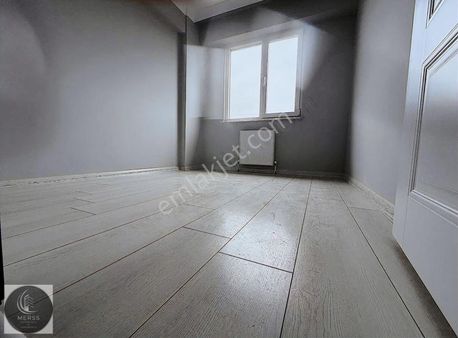 Sultanbeyli Mimarsinan'da 110 M2 3+1 Daire Satılıktır.