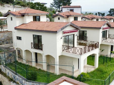 Kuşadası Kadınlar Denizinde Tek Müstakil Manzaralı Satılık Villa