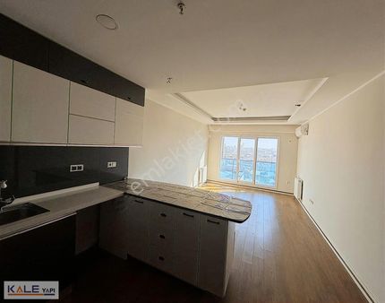 Bahçeşehir'de Site İçi Satılık 1+1 Daire